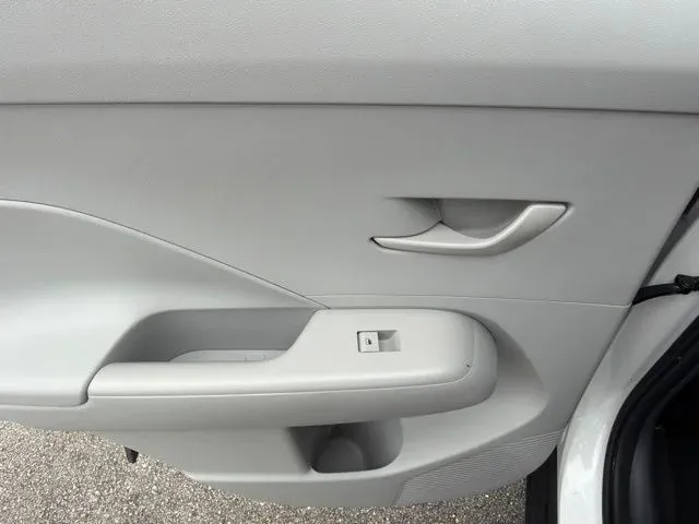 2024 Hyundai Kona SEL thumbnail 18