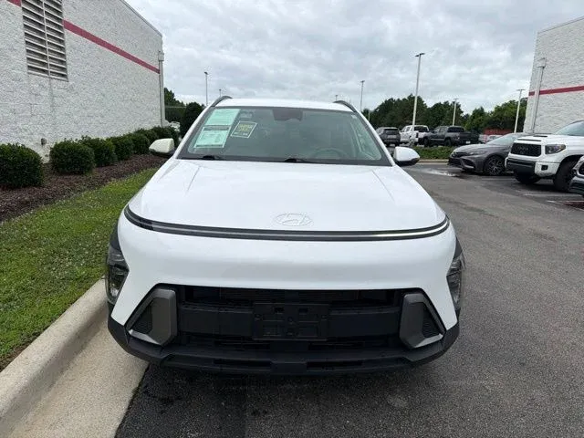 2024 Hyundai Kona SEL thumbnail 2