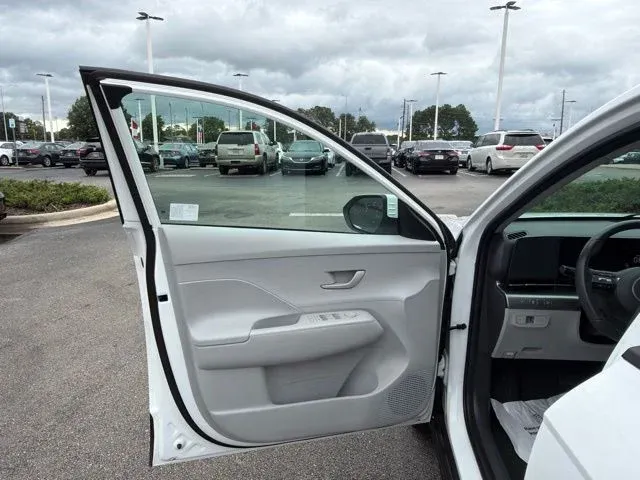 2024 Hyundai Kona SEL thumbnail 24