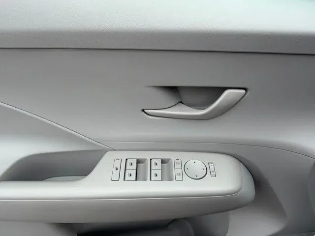2024 Hyundai Kona SEL thumbnail 26