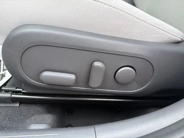 2024 Hyundai Kona SEL thumbnail 28