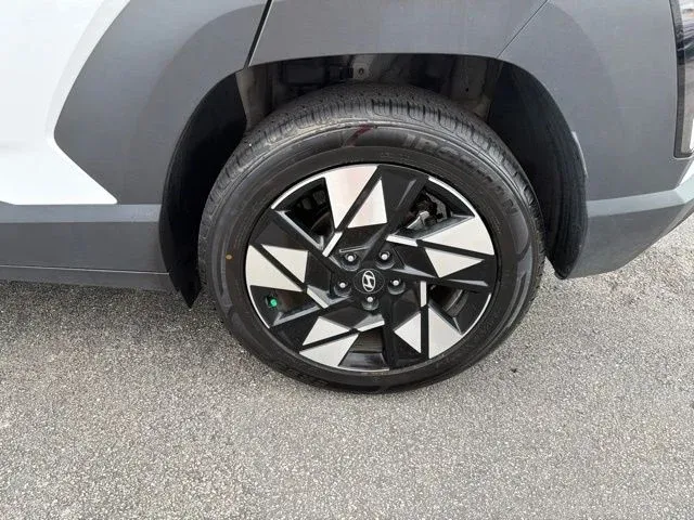 2024 Hyundai Kona SEL thumbnail 6
