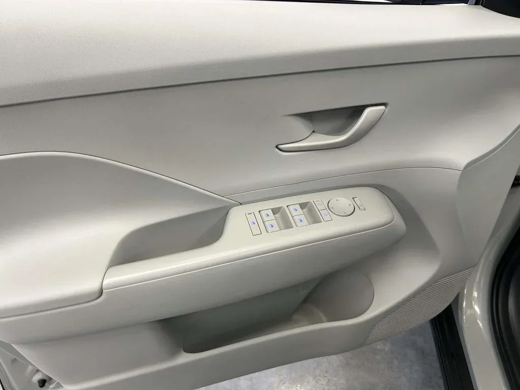 2024 Hyundai Kona SEL thumbnail 15