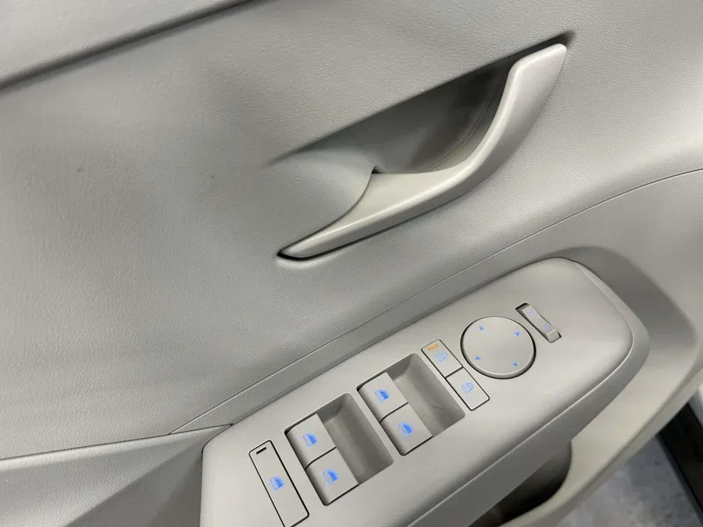 2024 Hyundai Kona SEL thumbnail 16