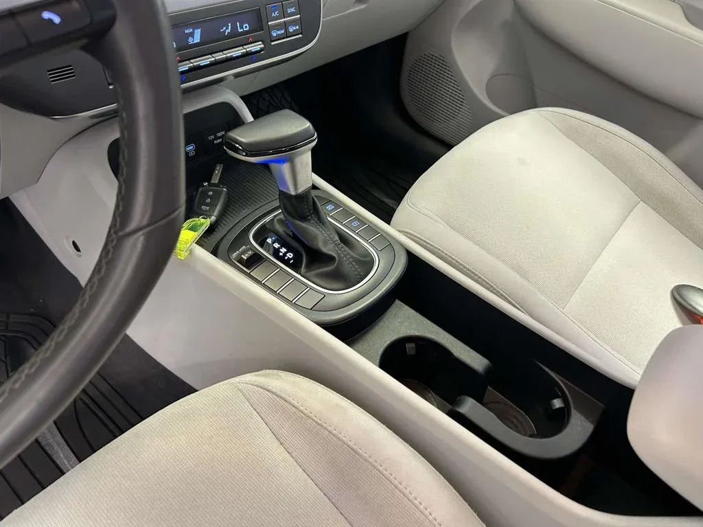 2024 Hyundai Kona SEL thumbnail 18