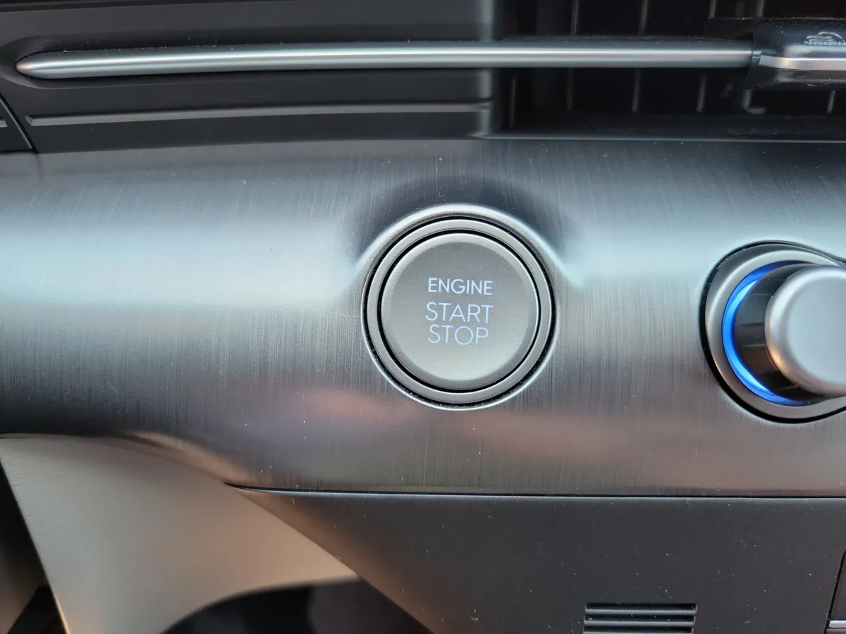 2024 Hyundai Kona SEL thumbnail 18