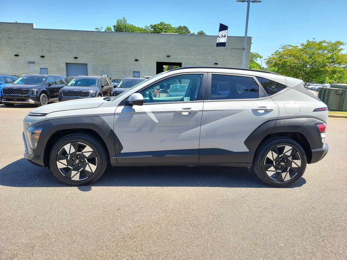 2024 Hyundai Kona SEL thumbnail 2