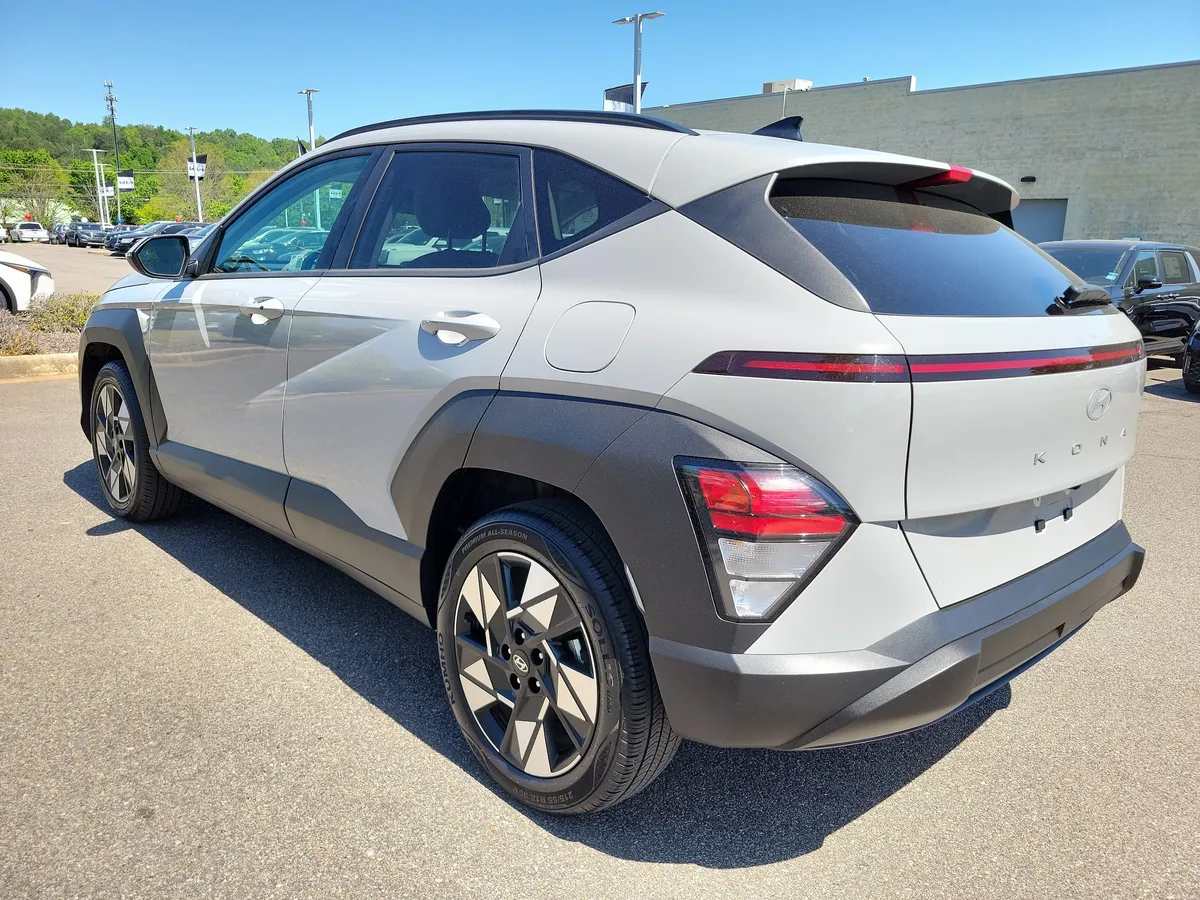 2024 Hyundai Kona SEL thumbnail 3