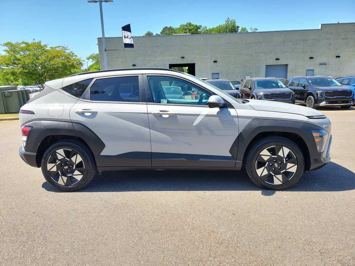 2024 Hyundai Kona SEL thumbnail 6