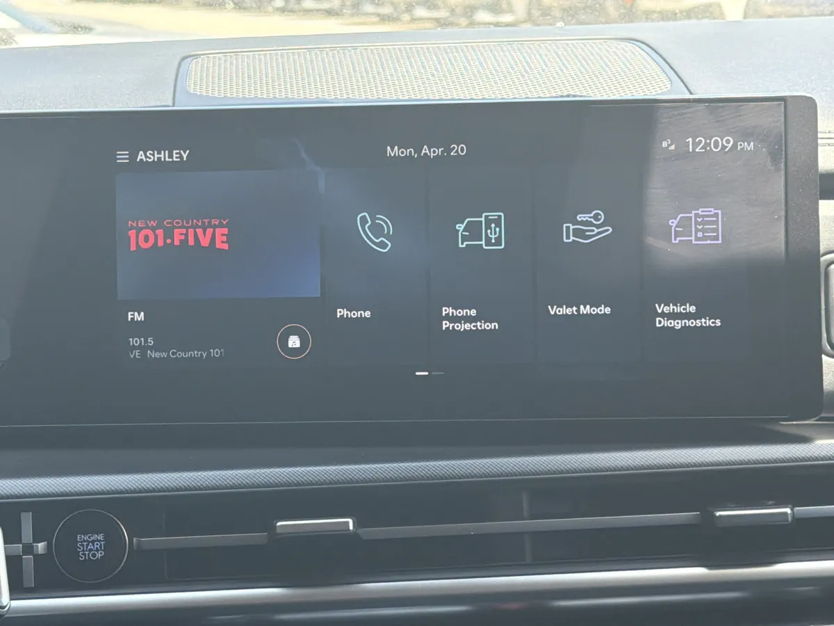 2024 Hyundai Santa Fe SEL thumbnail 3