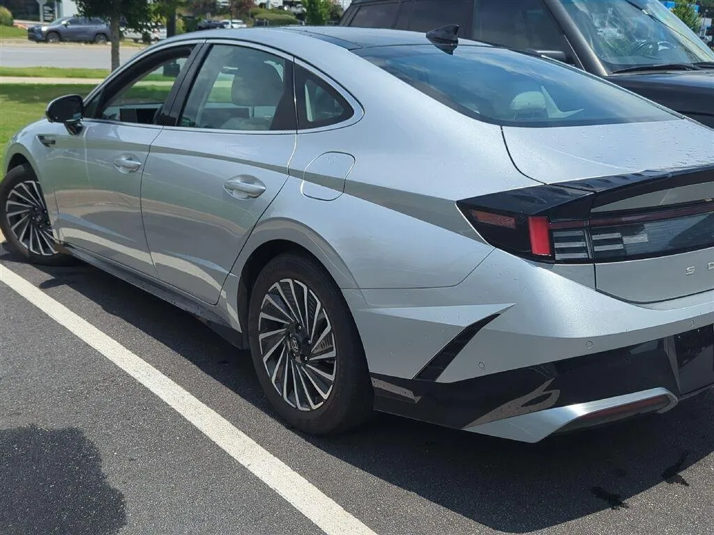 2024 HYUNDAI SONATA HYBRID Limited thumbnail 3