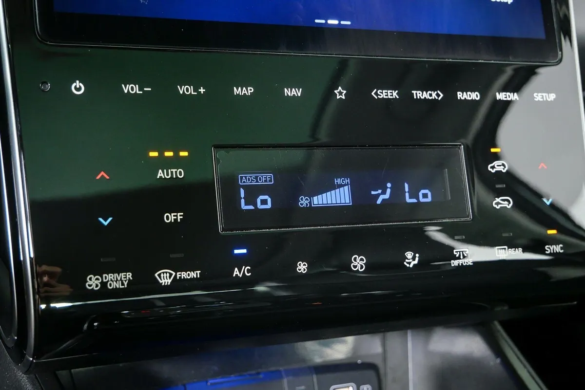 2024 HYUNDAI TUCSON HYBRID Limited thumbnail 17
