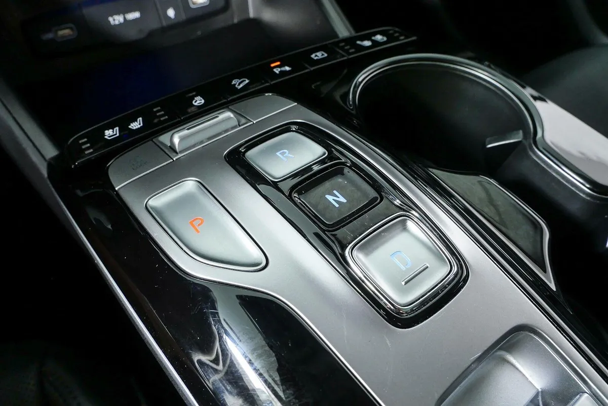 2024 HYUNDAI TUCSON HYBRID Limited thumbnail 18