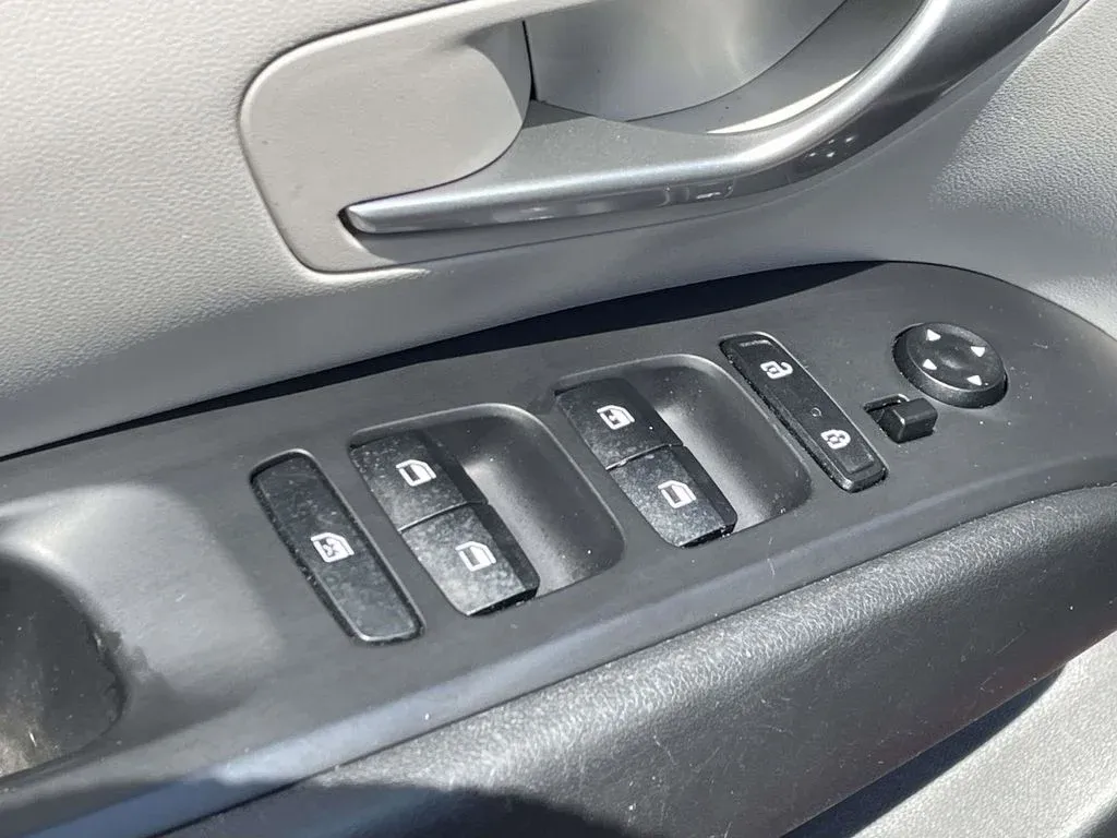 2024 Hyundai Tucson SE thumbnail 14