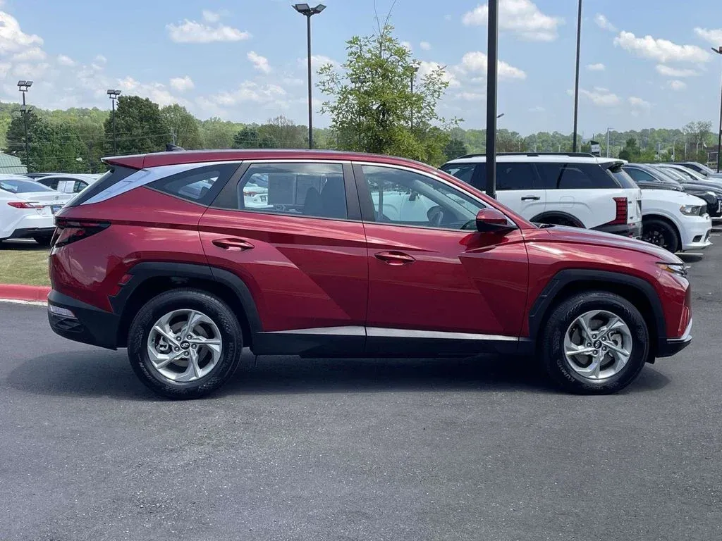 2024 Hyundai Tucson SE thumbnail 2