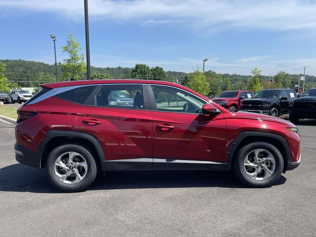 2024 Hyundai Tucson SE thumbnail 3