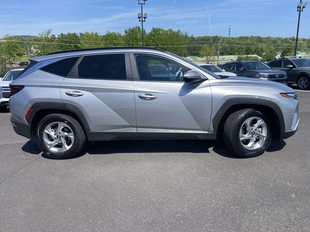 2024 Hyundai Tucson SEL thumbnail 2
