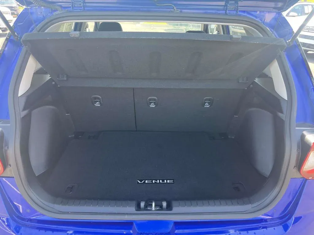 2024 Hyundai Venue SEL thumbnail 10