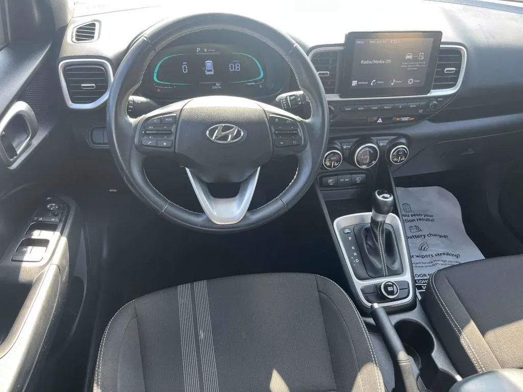 2024 Hyundai Venue SEL thumbnail 12