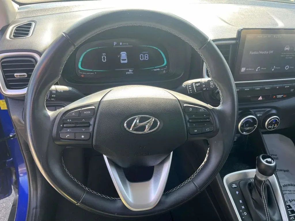 2024 Hyundai Venue SEL thumbnail 17