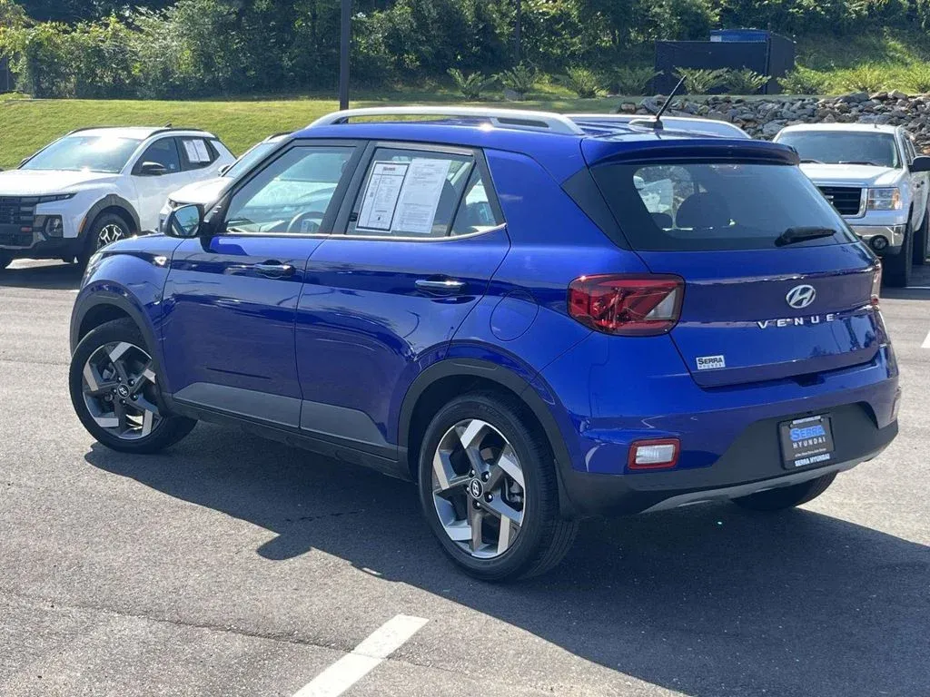 2024 Hyundai Venue SEL thumbnail 5