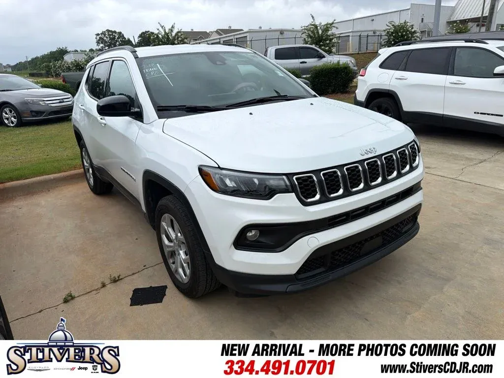 2024 Jeep Compass Latitude thumbnail 2