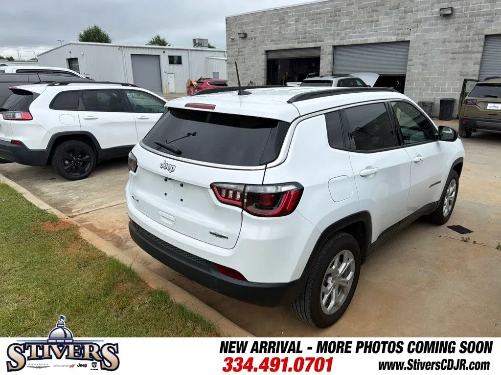 2024 Jeep Compass Latitude thumbnail 9