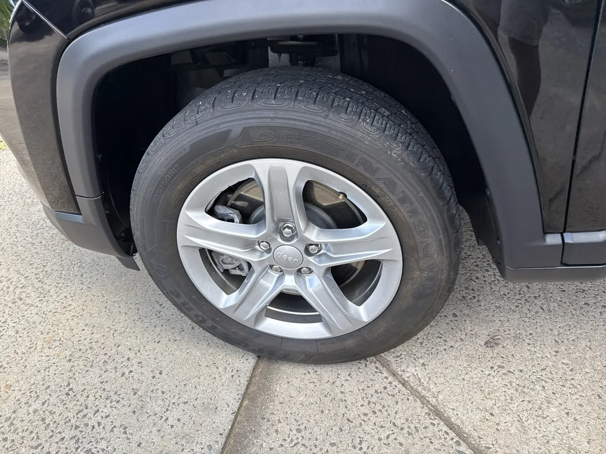 2024 Jeep Compass Latitude thumbnail 11