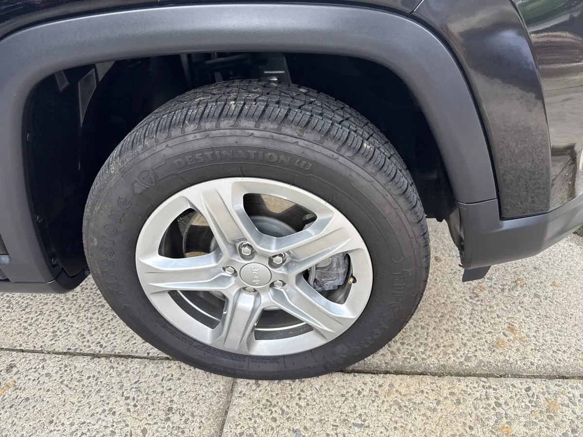 2024 Jeep Compass Latitude thumbnail 12