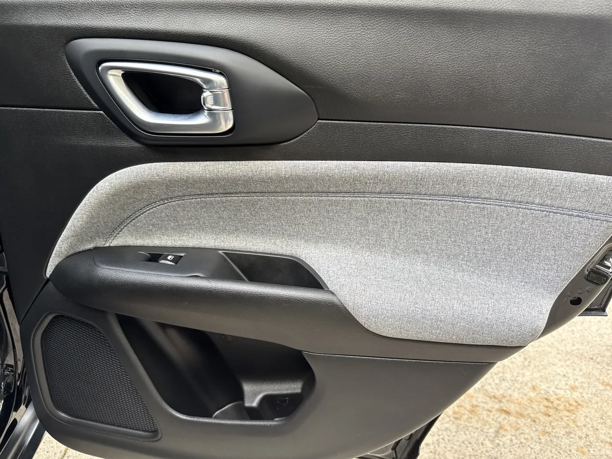 2024 Jeep Compass Latitude thumbnail 16