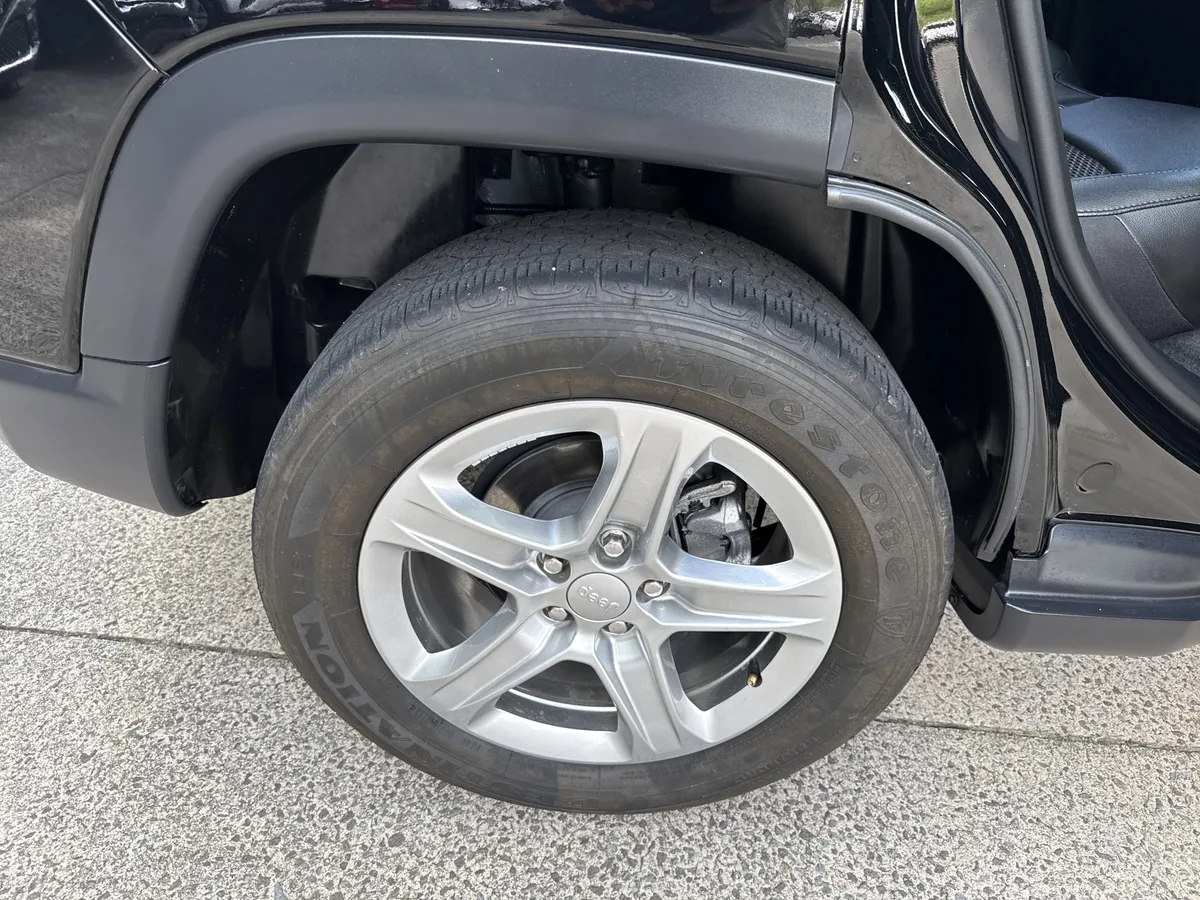 2024 Jeep Compass Latitude thumbnail 17