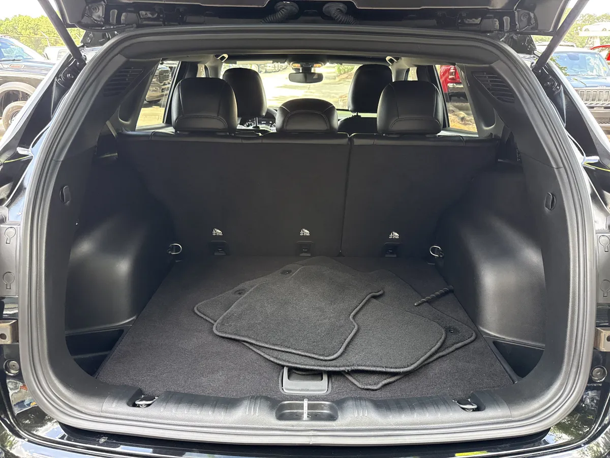 2024 Jeep Compass Latitude thumbnail 18