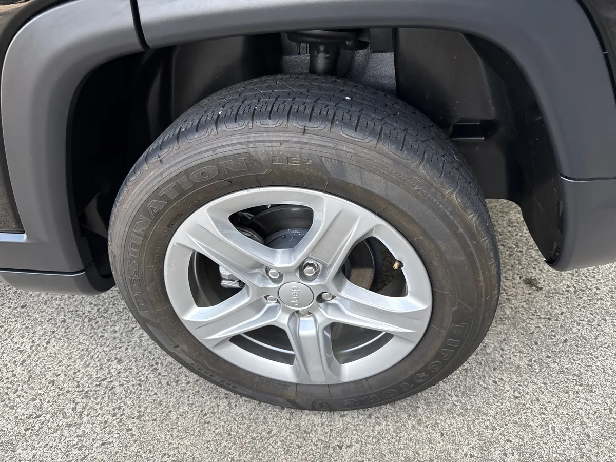 2024 Jeep Compass Latitude thumbnail 19