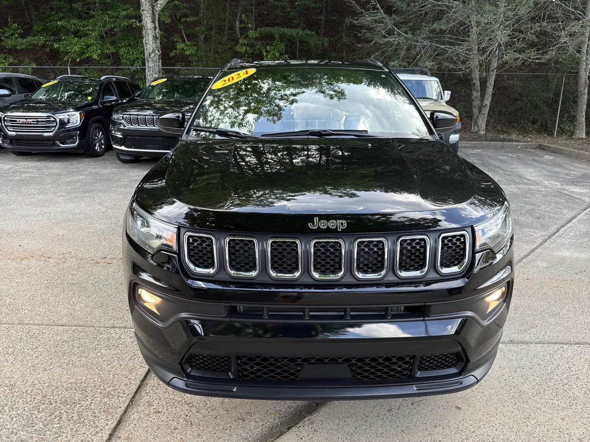 2024 Jeep Compass Latitude thumbnail 2