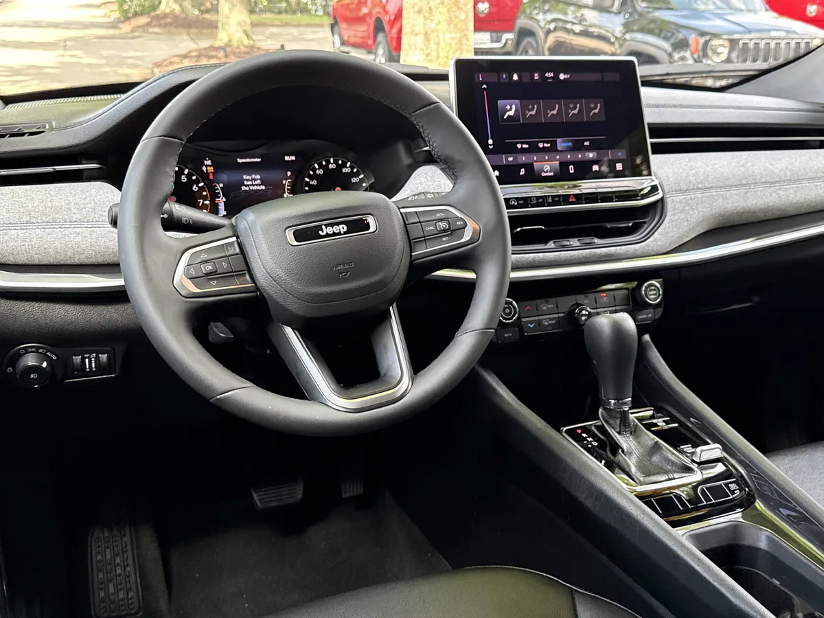 2024 Jeep Compass Latitude thumbnail 22