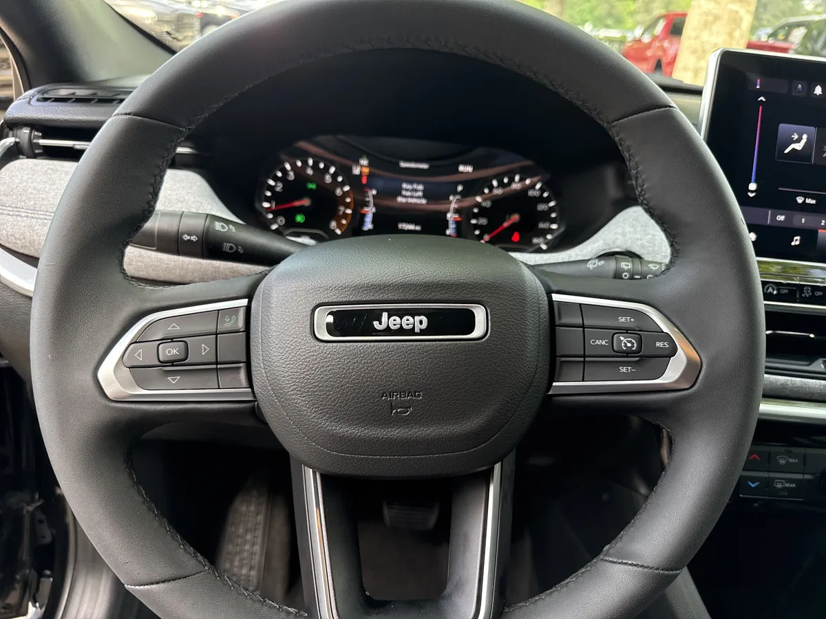 2024 Jeep Compass Latitude thumbnail 23