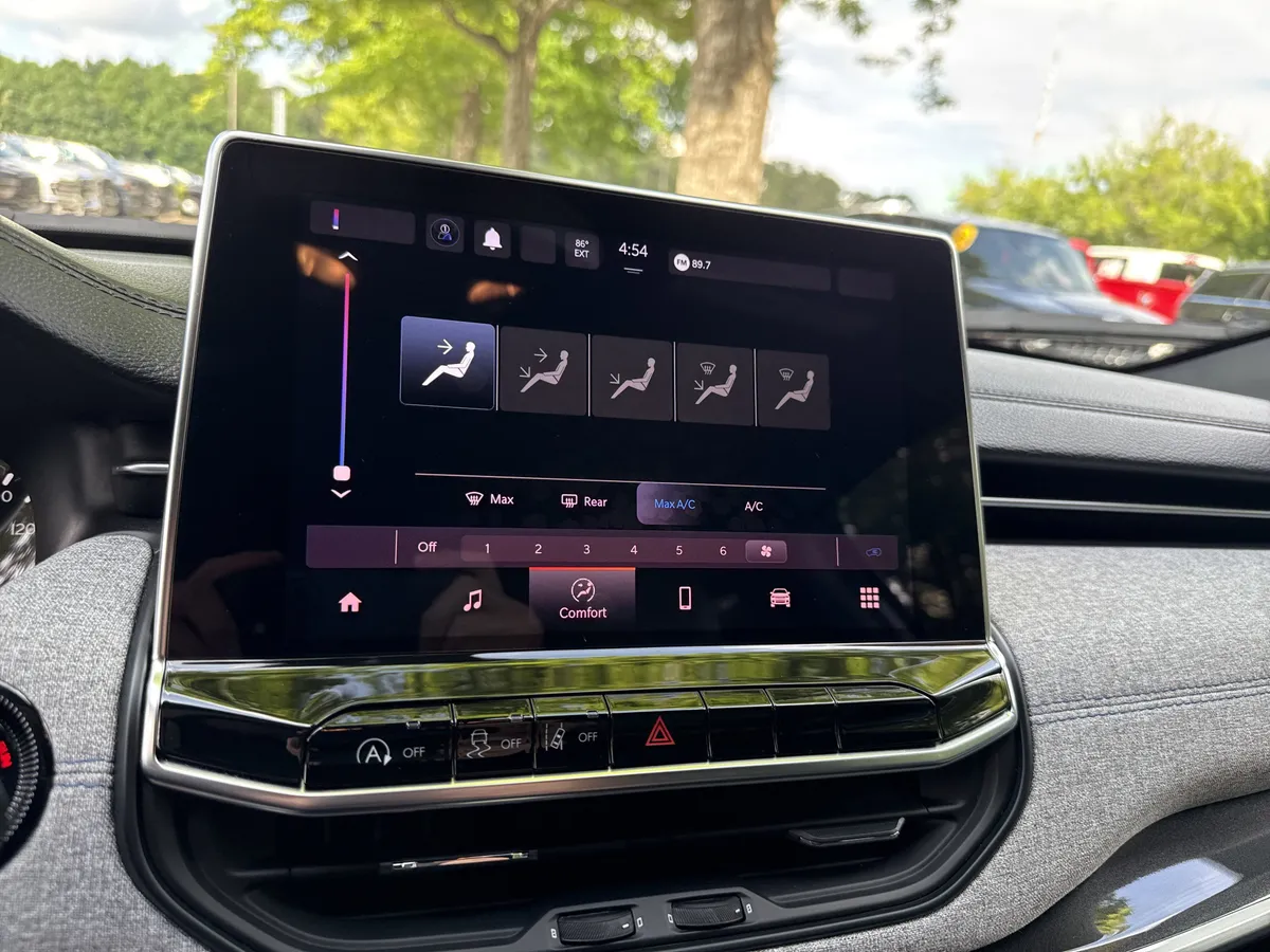 2024 Jeep Compass Latitude thumbnail 27