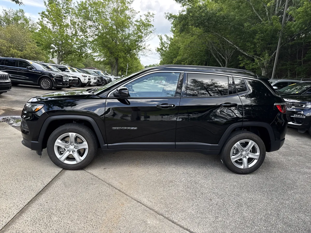 2024 Jeep Compass Latitude thumbnail 4