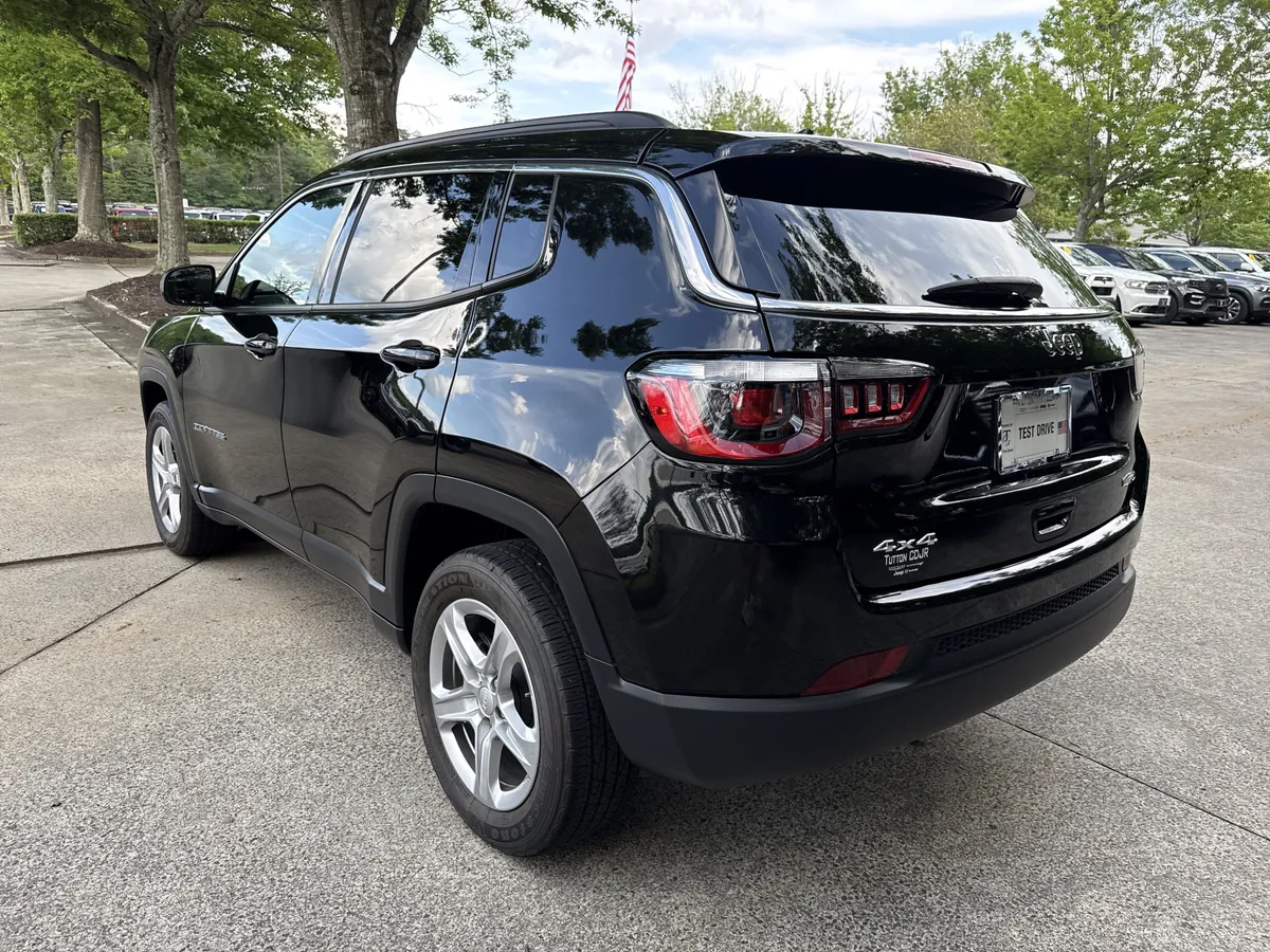 2024 Jeep Compass Latitude thumbnail 5