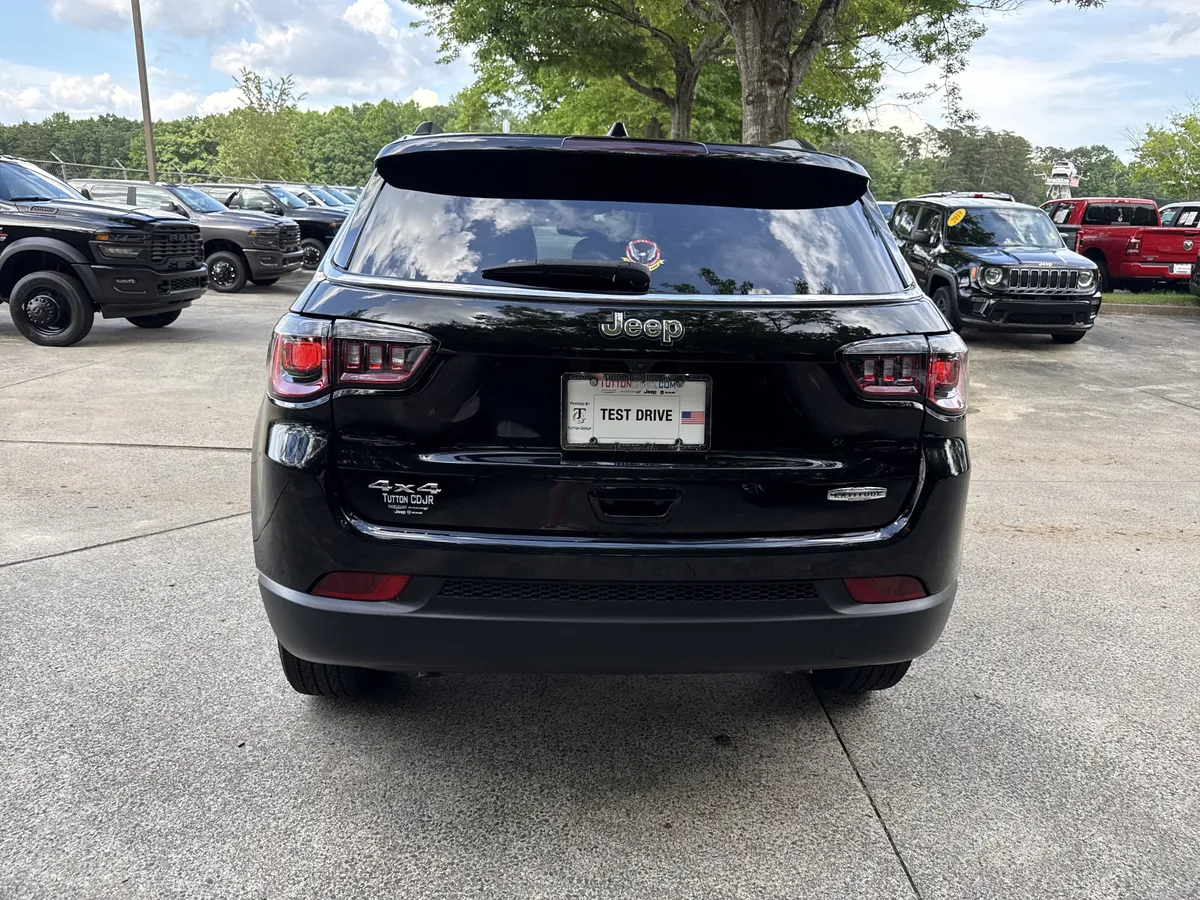 2024 Jeep Compass Latitude thumbnail 6