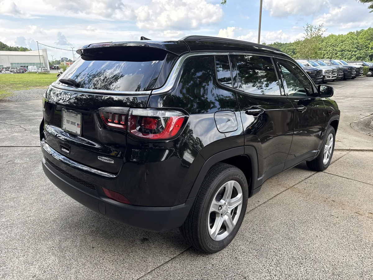 2024 Jeep Compass Latitude thumbnail 7