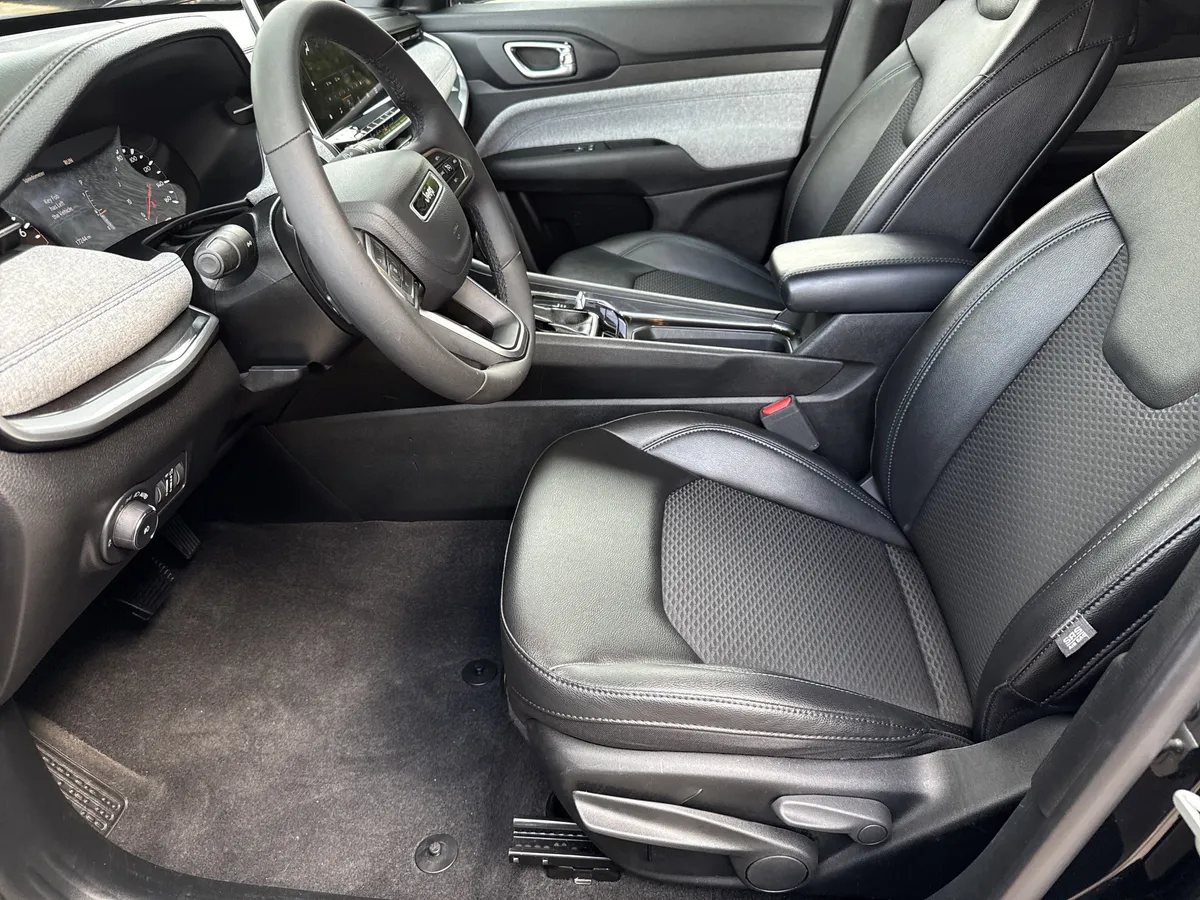 2024 Jeep Compass Latitude thumbnail 9