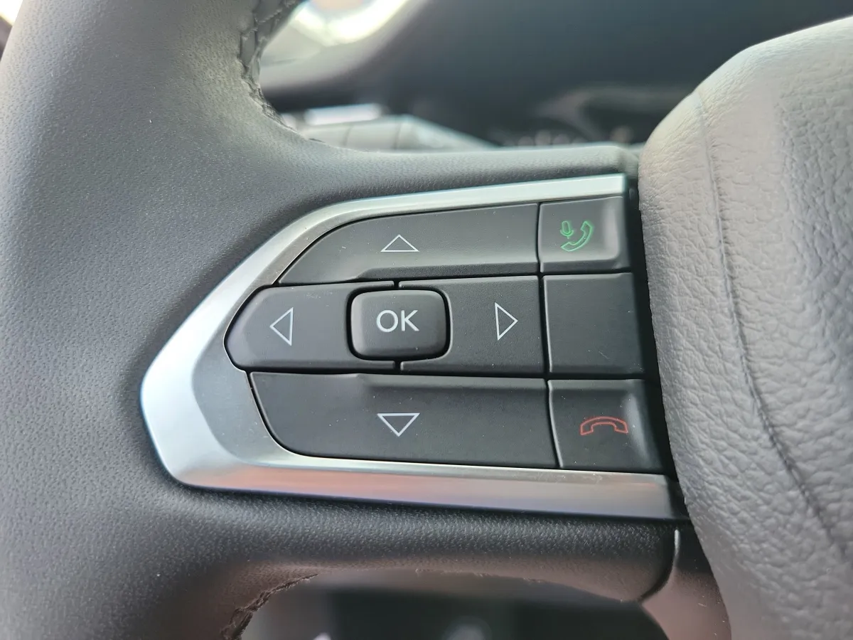 2024 Jeep Compass Latitude thumbnail 15