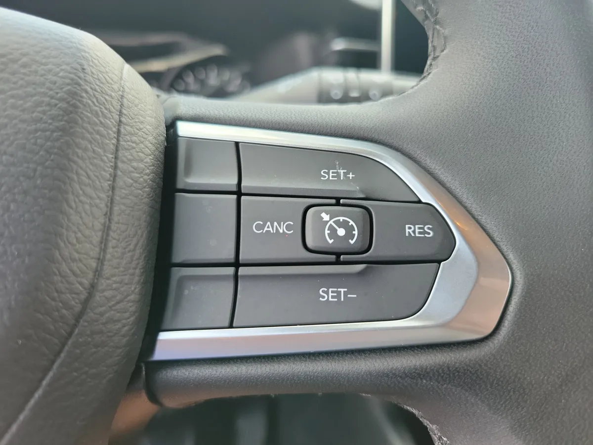 2024 Jeep Compass Latitude thumbnail 16
