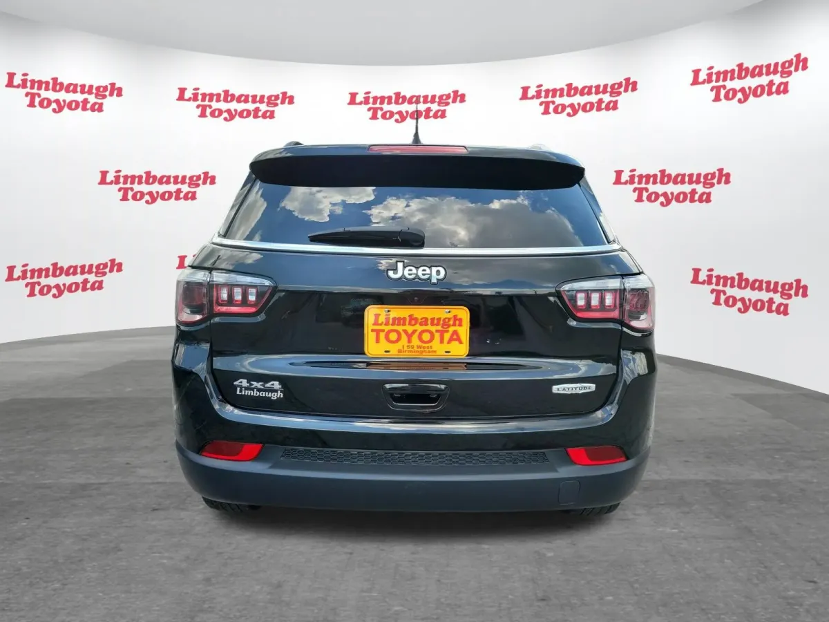 2024 Jeep Compass Latitude thumbnail 23