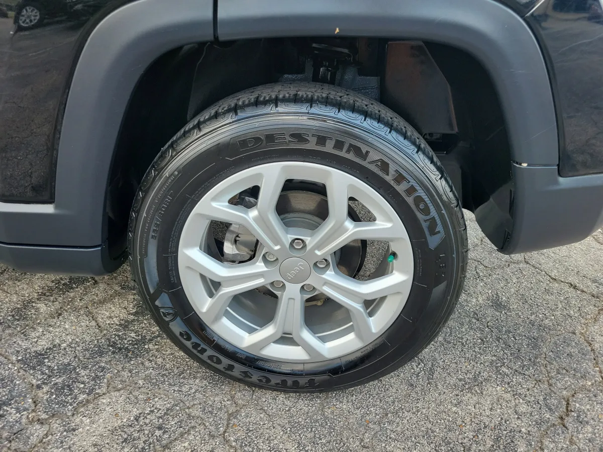 2024 Jeep Compass Latitude thumbnail 24