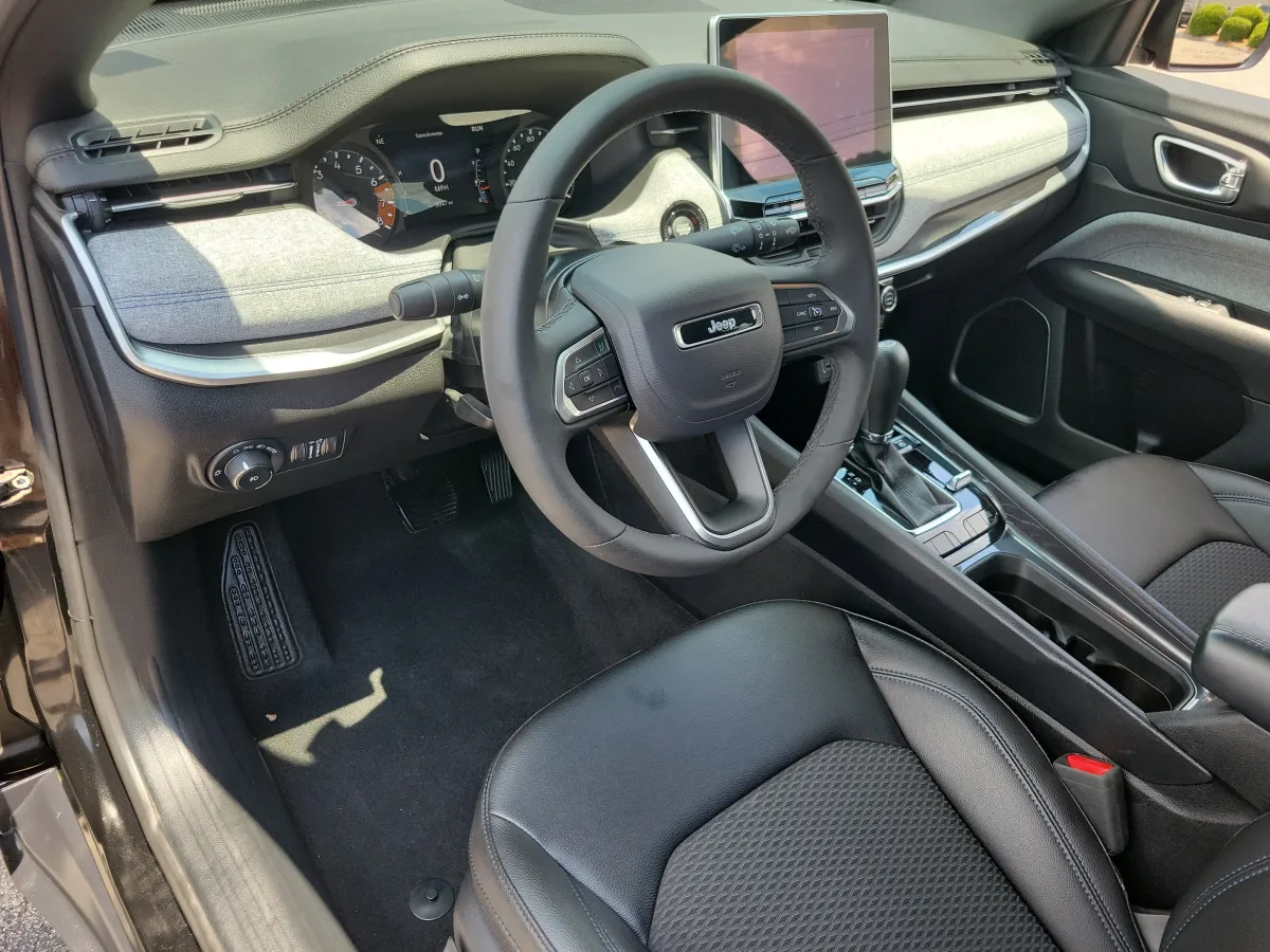 2024 Jeep Compass Latitude thumbnail 4