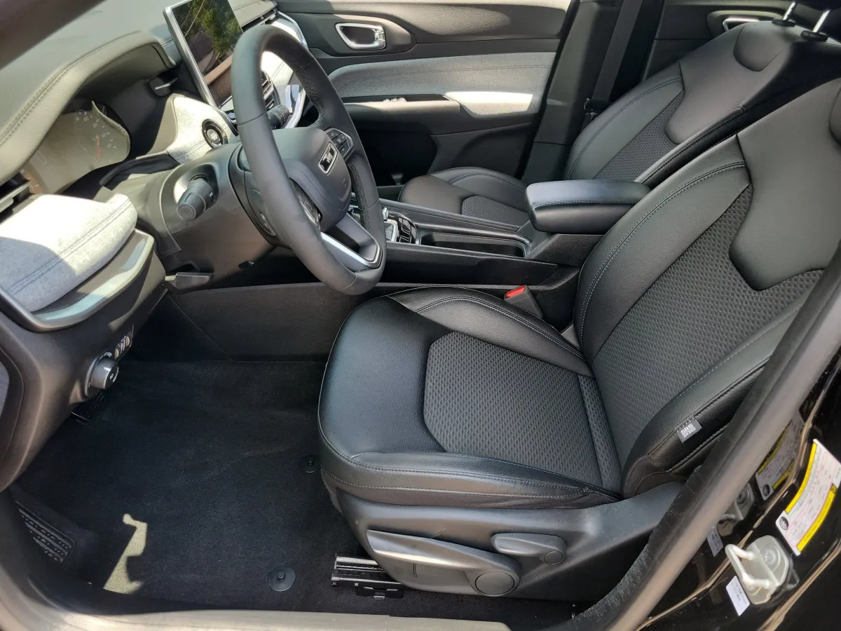 2024 Jeep Compass Latitude thumbnail 5