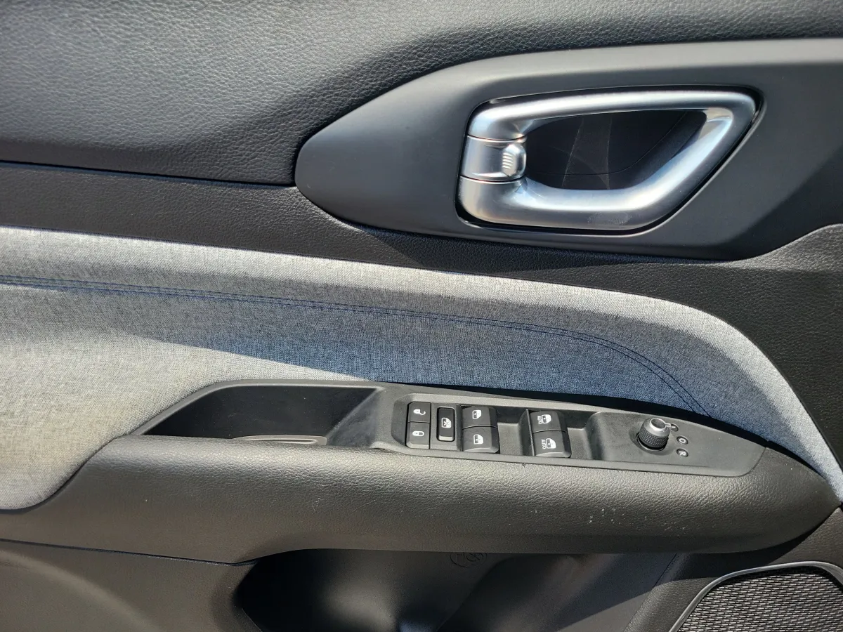 2024 Jeep Compass Latitude thumbnail 6