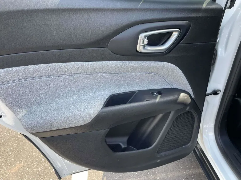 2024 Jeep Compass Latitude thumbnail 11
